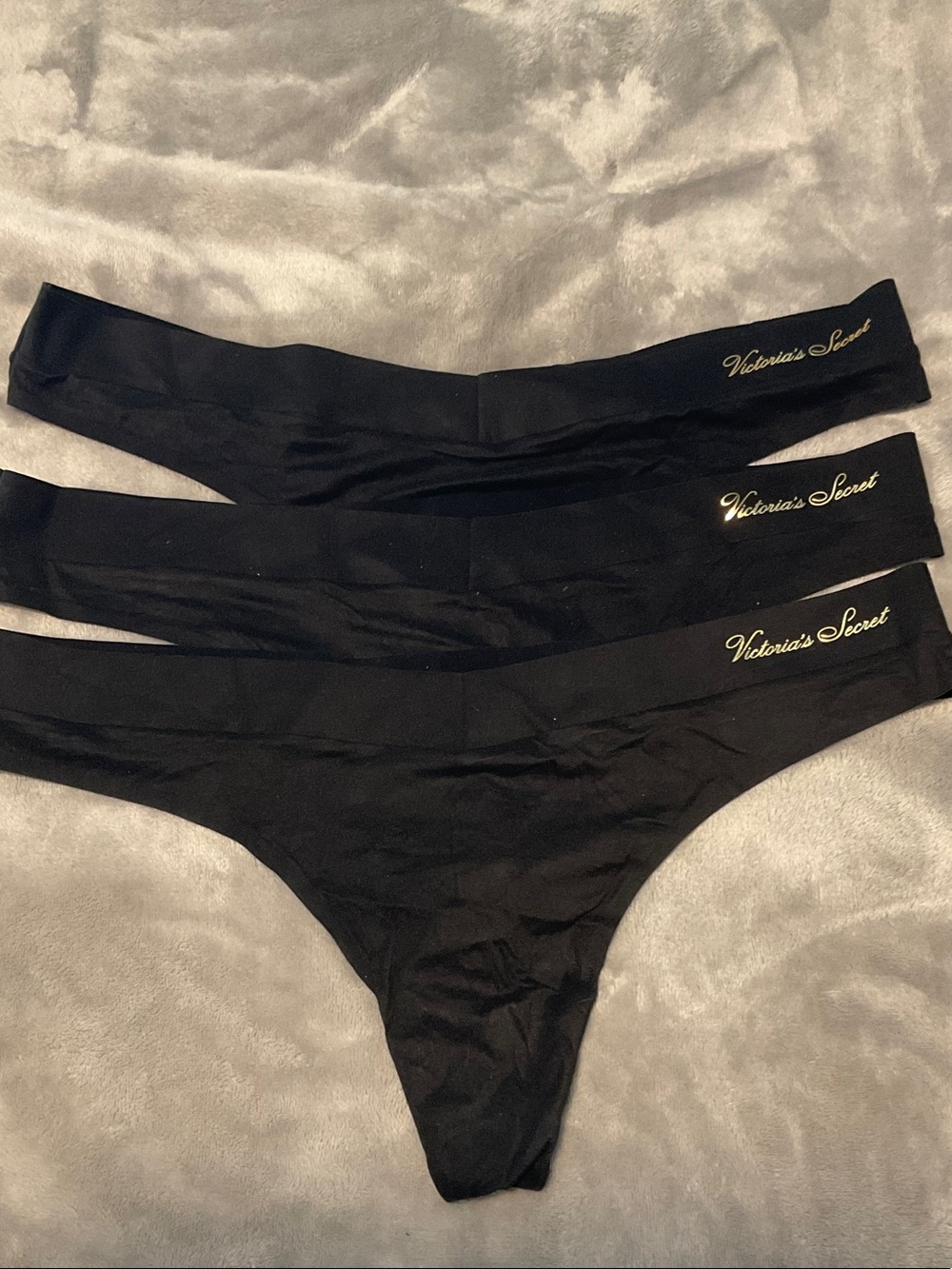 NWT BUNDLE 3 Victoria's Secret Incredible seamless thongs ( MSRP $51)